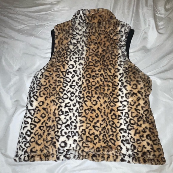Cheetah Print Faux Fur Vest - Picture 7 of 7